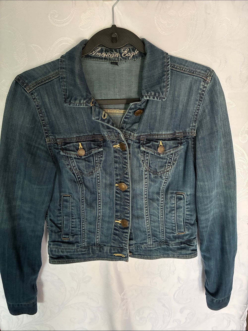 American Eagle Outfitters Women's Medium Wash Denim Jacket